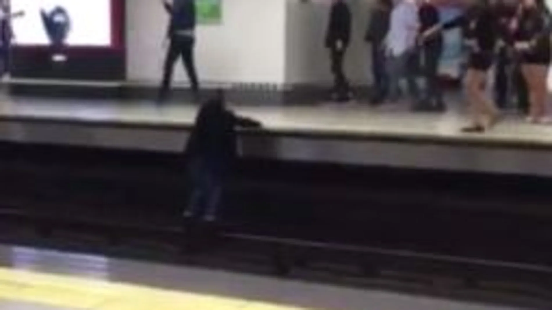 Brutal reyerta en el Metro de Madrid entre dos grupos de jóvenes