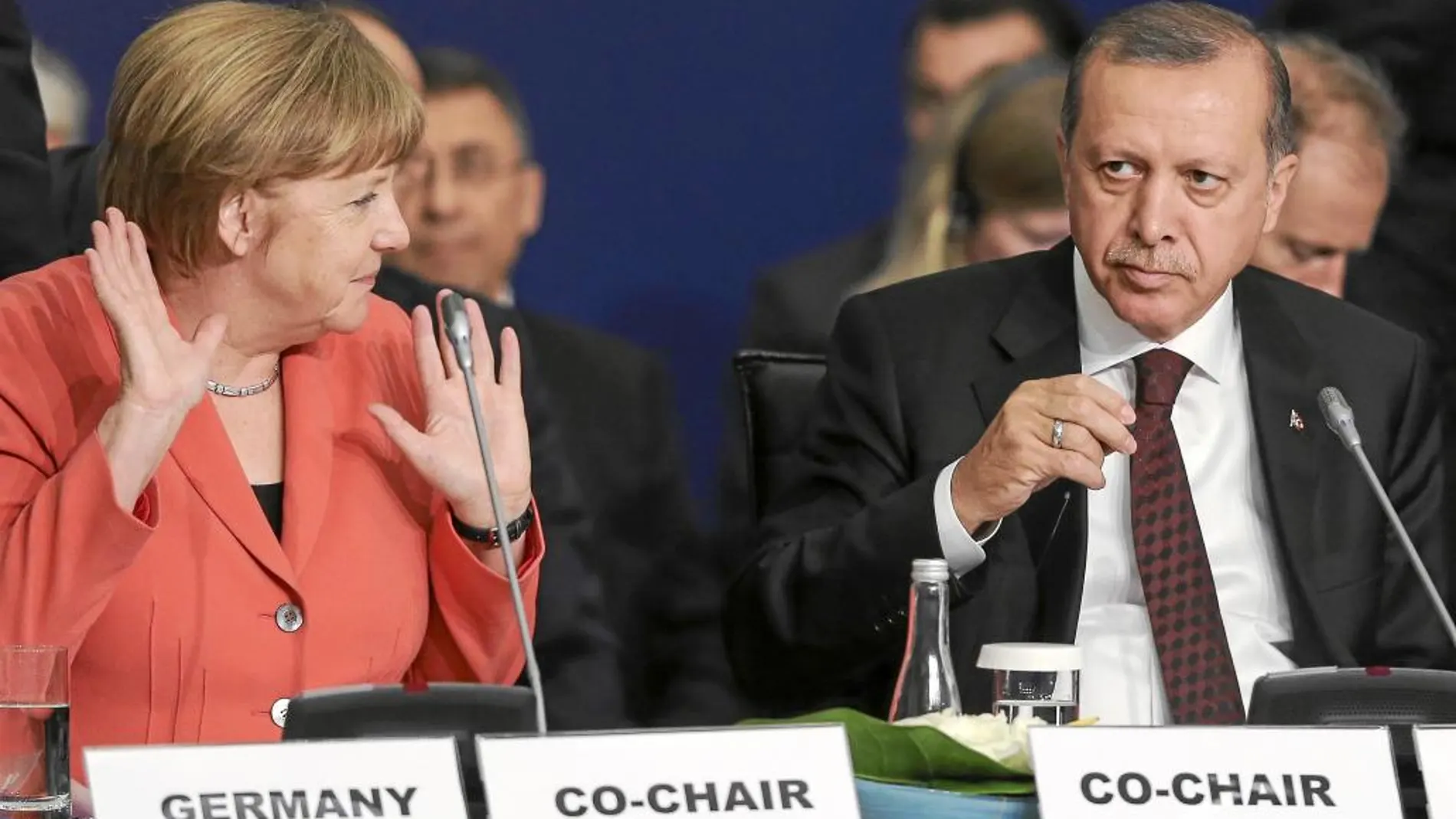 Angela Merkel, ayer, con el presidente turco, Recep Tayyip Erdogan, en Estambul