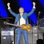 Paul McCartney se dirige a los 50.000 espectadores que compartieron con él el concierto en el Vicente Calderón