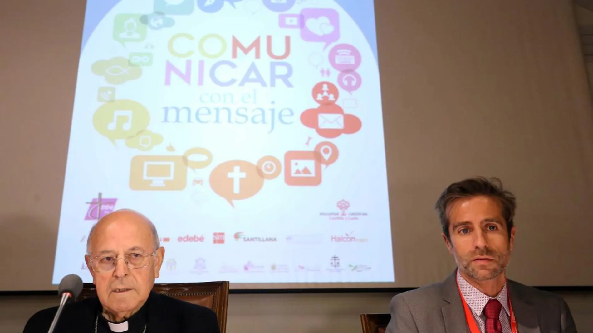 El presidente de la Conferencia Episcopal Española, Ricardo Blázquez, junto a Leandro Roldán en el simposio