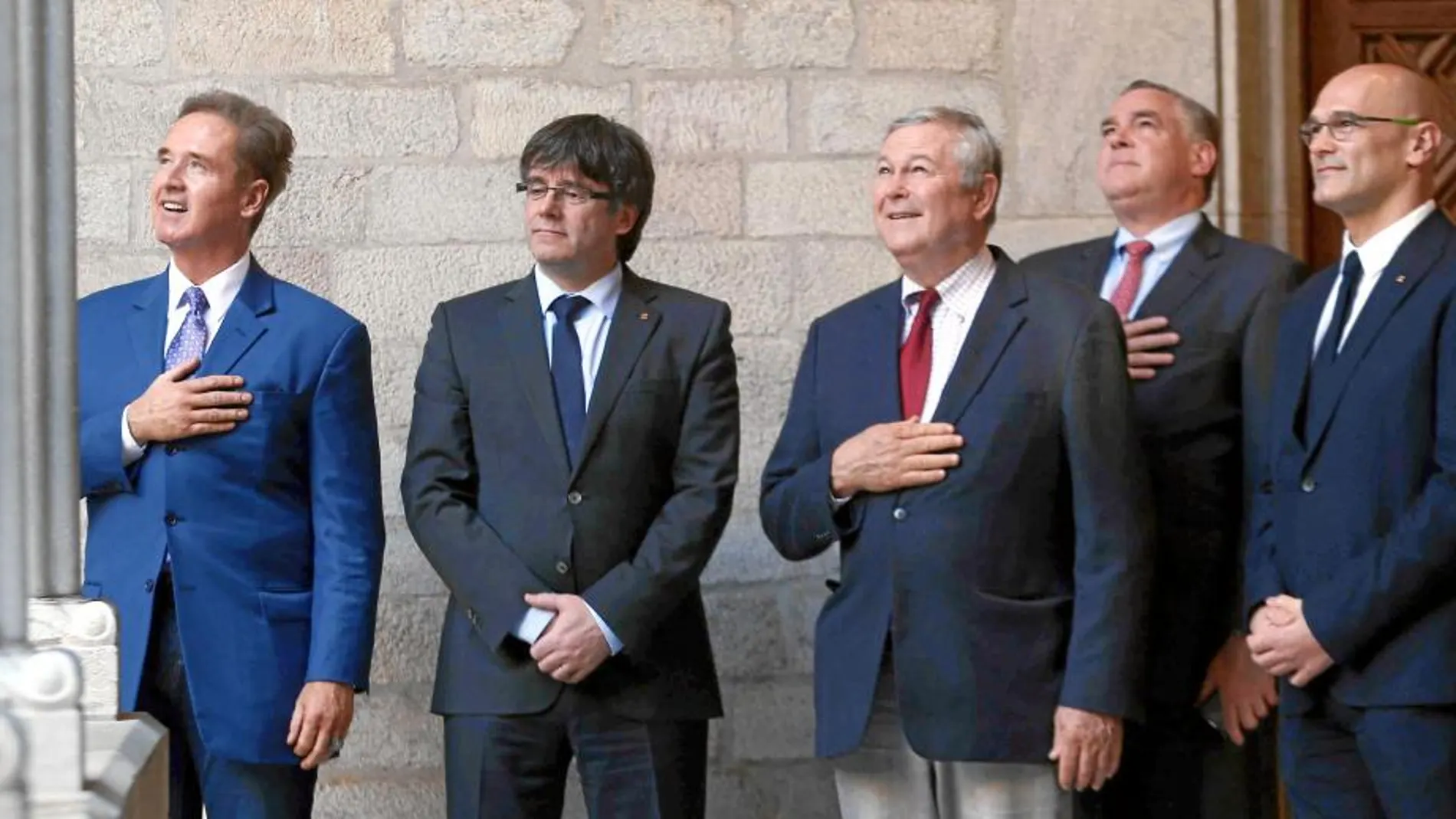 Puigdemont, recibe ayer en el Palau de la Generalitat a los congresistas estadounidenses Rohrabacher y Higgins