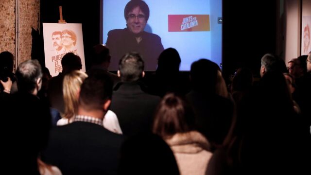Puigdemont pide a PP, PSOE y C's que «saquen sus manos» de las estructuras del Govern