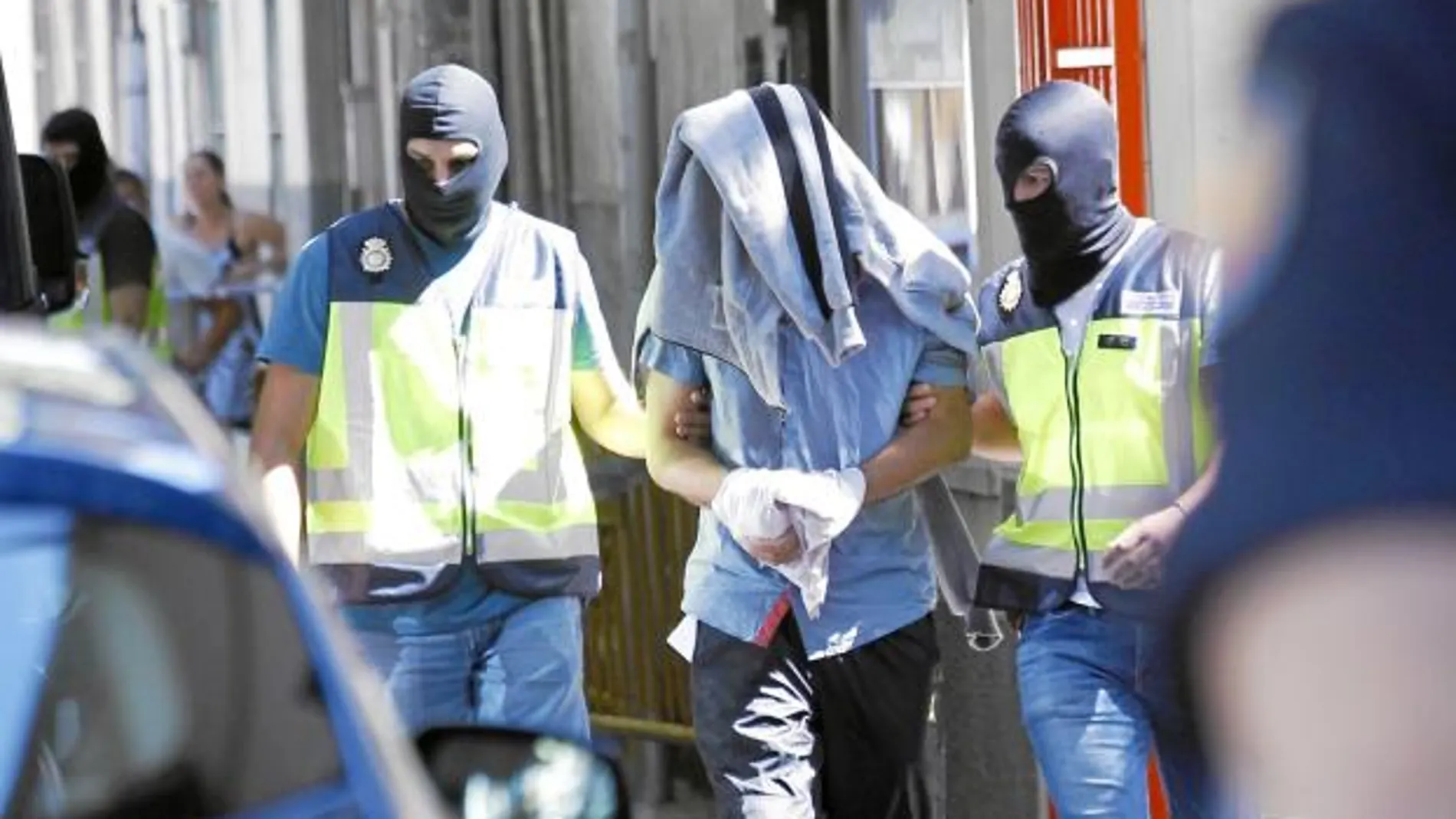 El presunto yihadista estuvo presente en el registro del locutorio