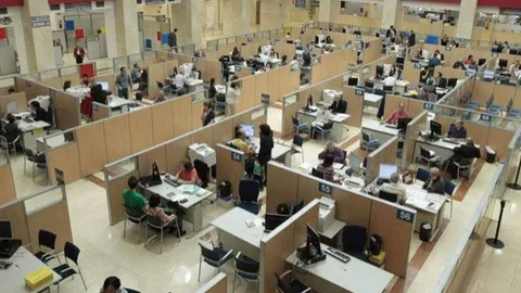 Hacienda redondea al 8% el alza salarial a los funcionarios
