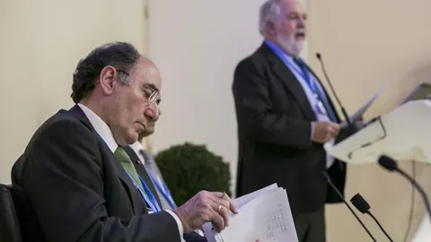 El comisario de Acción por el Clima, Miguel Arias Cañete), y el presidente de Iberdrola, Ignacio Sánchez Galán, durante la la Comisión global sobre la economía y el clima el pasado día 4