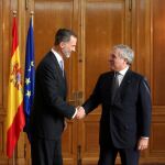 El Rey, con el presidente del Parlamento Europeo, Antonio Tajani /C. Bejarano