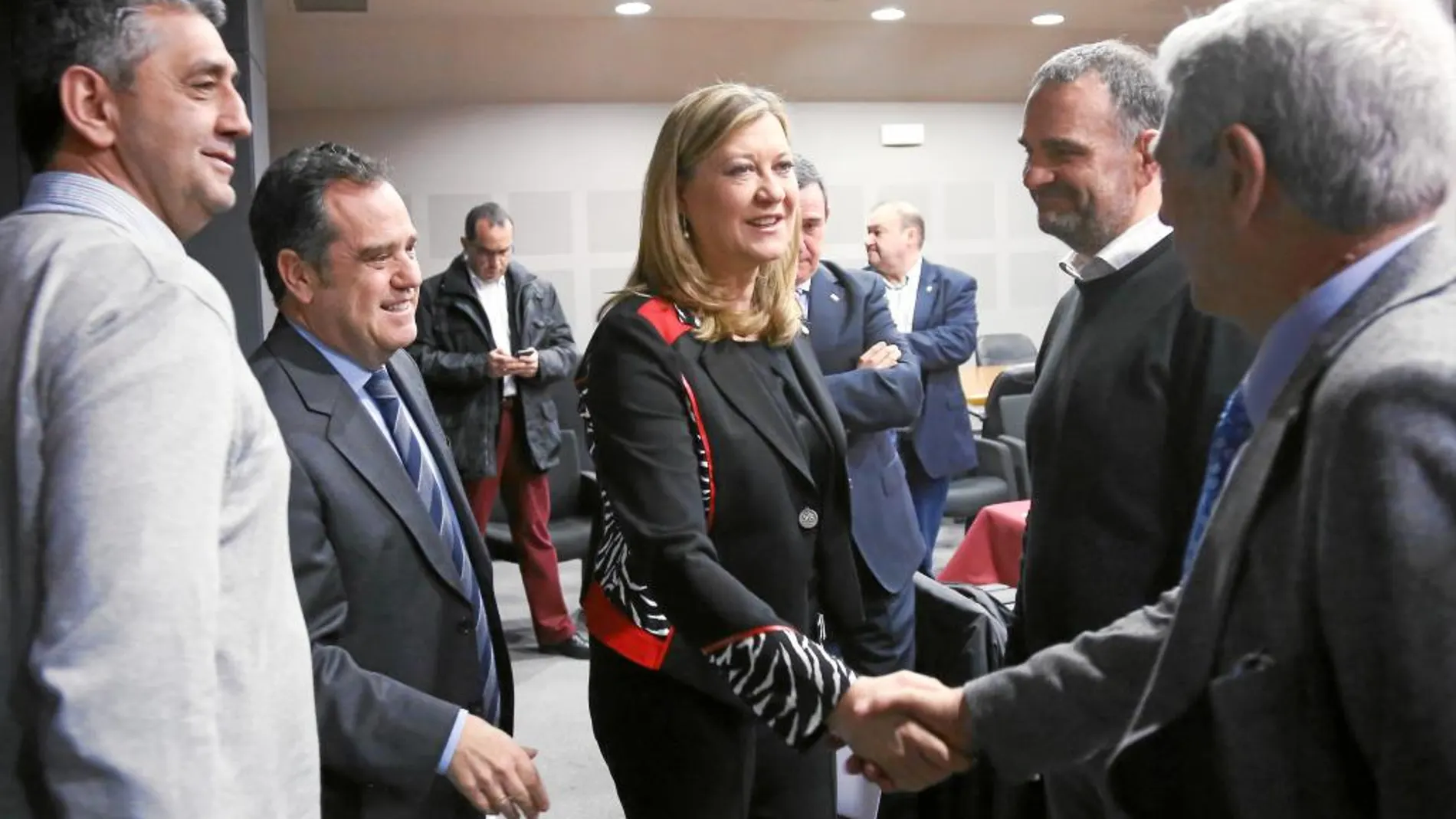 Pilar del Olmo asiste a un consejo de dirección de la Consejería de Economía y Hacienda