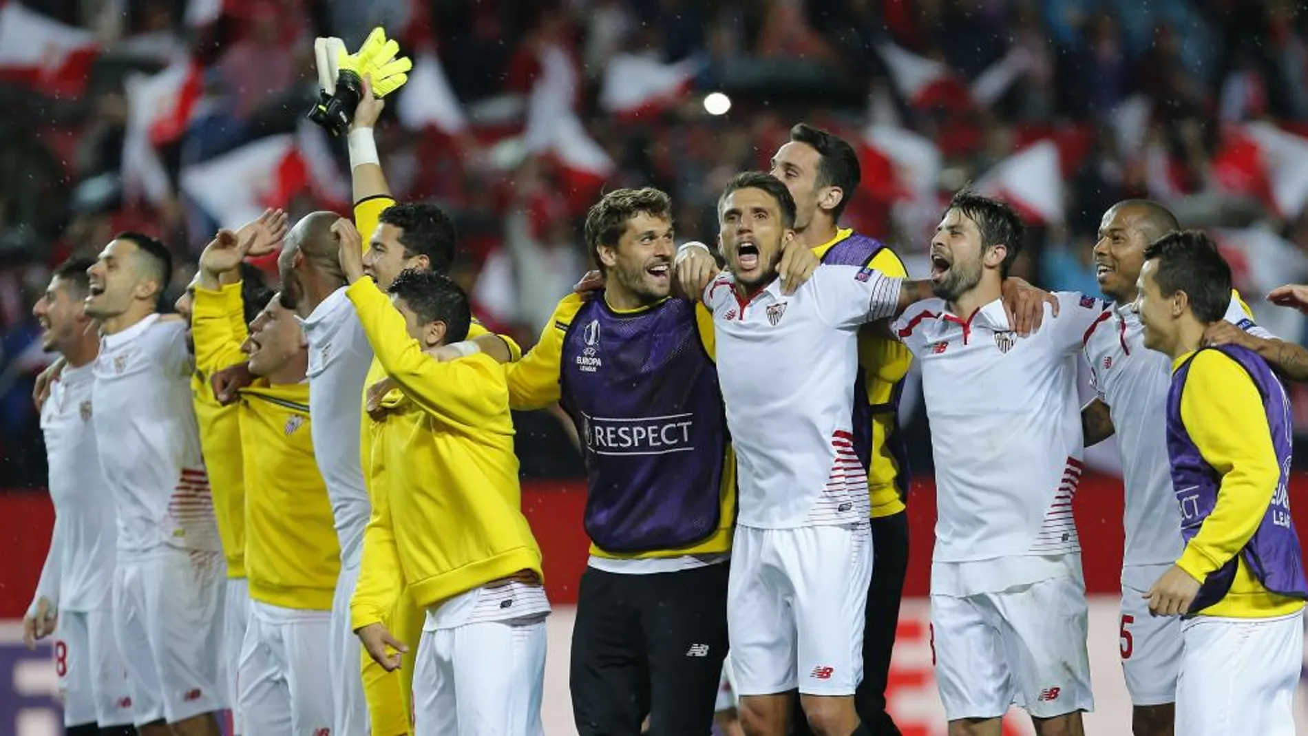 Los jugadores del Sevilla celebran el pase a la final
