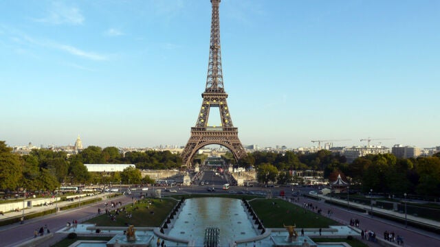 La Torre Eiffel cierra al público por la intrusión de una persona antes de su apertura