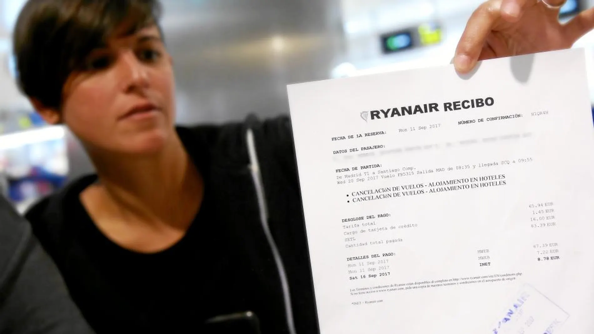 Una de las afectadas por Ryanair muestra una reclamación