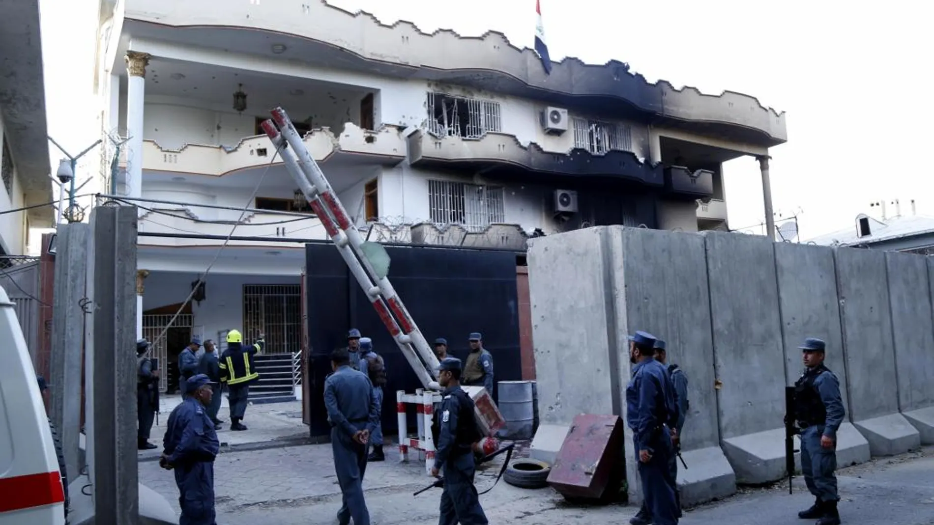 Las fuerzas de seguridad afganas aseguran la embajada iraquí tras el ataque del grupo Estado Islámico