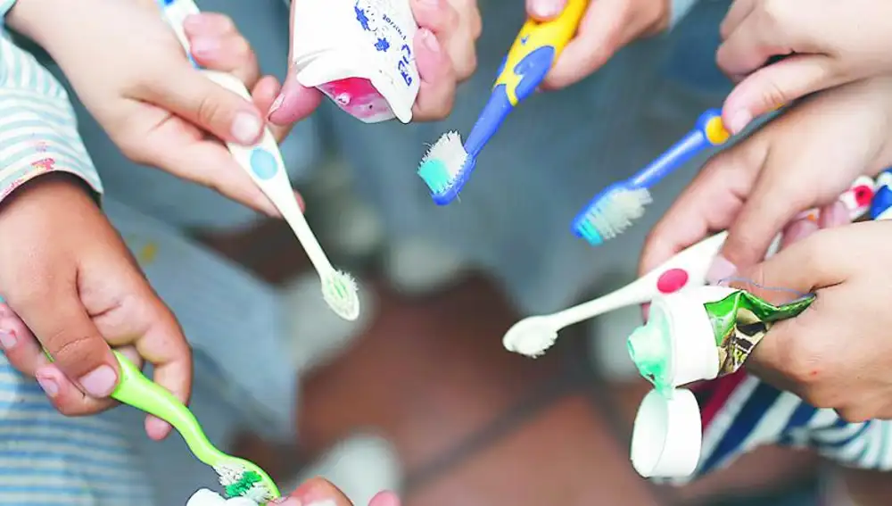 Los niños españoles «no saben» lavarse los dientes