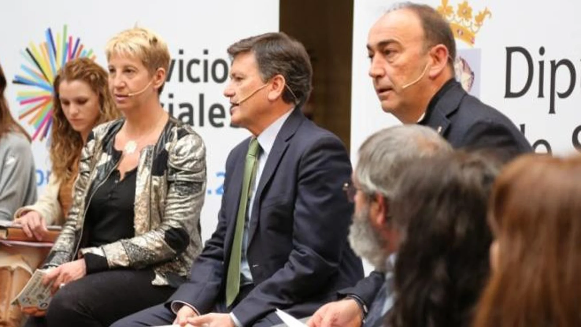 El presidente de la Diputación de Segovia, Francisco Vázquez, explica algunos de los acuerdos del plan de Servicios Sociales