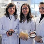 Lucía Seguí (izqda) con sus colaboradoras en el Laboratorio de Ingeniería de Alimentos para el desarrollo