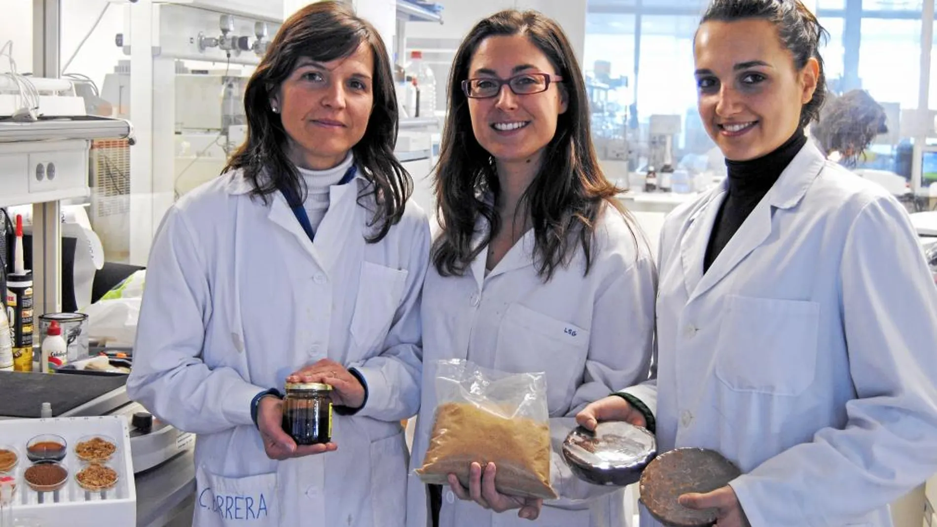 Lucía Seguí (izqda) con sus colaboradoras en el Laboratorio de Ingeniería de Alimentos para el desarrollo