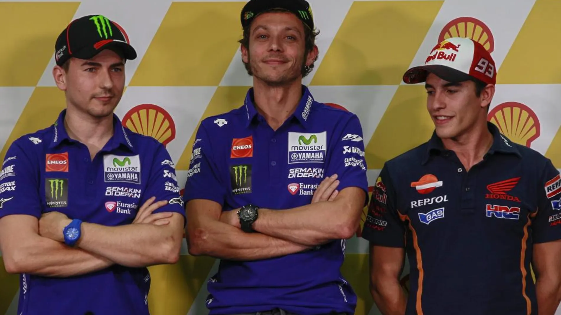 El piloto español de MotoGP, Jorge Lorenzo, de Movistar Yamaha, su compañero, el italiano Valentino Rossi, y el español Marc Márquez, de Repsol Honda.