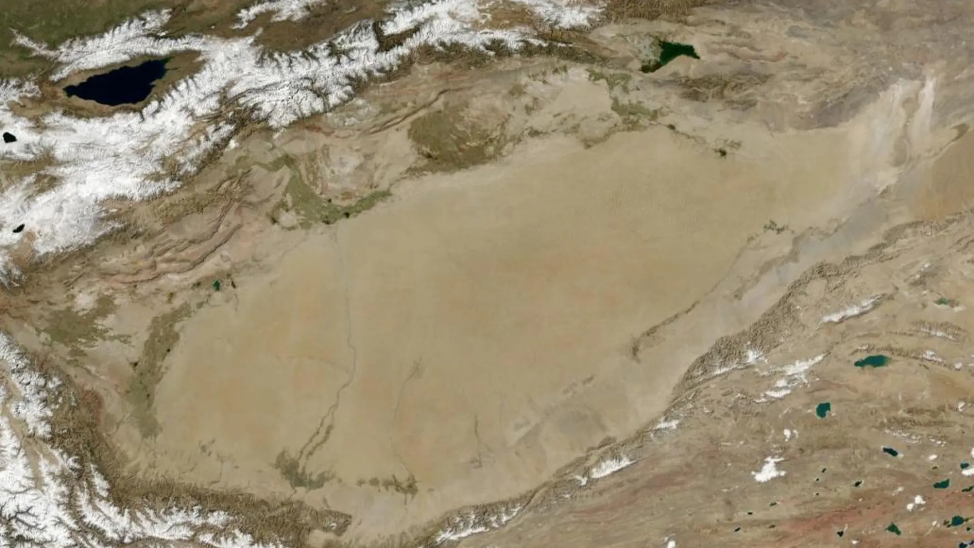 El túnel llevará agua hasta el desierto de Taklimakan (en la imagen)