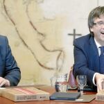 Junqueras y Puigdemont, ayer, durante la reunión semanal del gobierno catalán