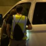 Los Mossos inspeccionan la furgoneta