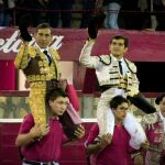 Zotoluco y Adame salen a hombros de la Monumental plaza de toros de Morelia (México)