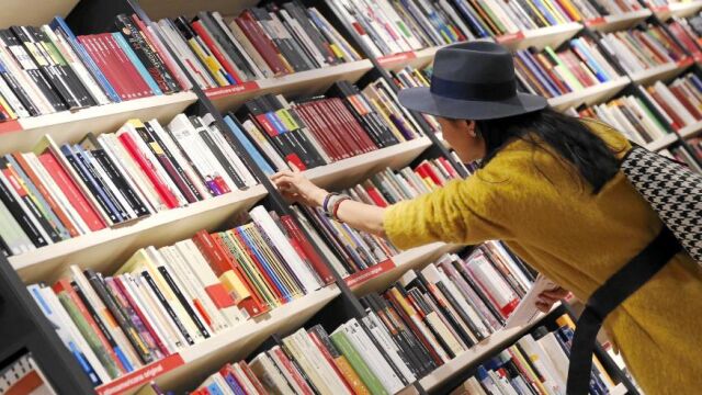 Madrid es la comunidad más lectora de España con un 76,3% de lectores, frente a un 63,8% de la media nacional