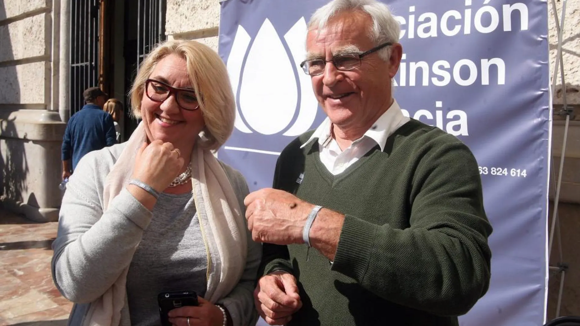 El alcalde Ribó apoyó con su presencia la mesa petitoria en el Día contra el Parkinson