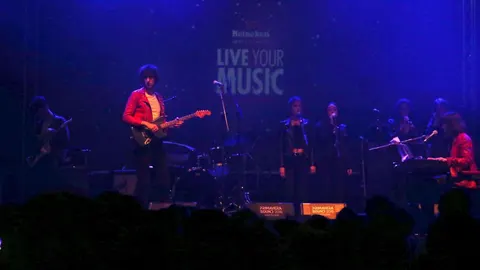 Aperitivos en el bufé libre musical