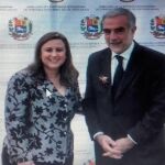 Fotografía del Fiscal Moreno Ocampo y la embajadora venezolana Haifa el Aissami