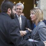 La consejera Alicia García conversa con el alcalde de Ávila, José Luis Rivas, y el presidente de la Diputación, Jesús Manuel Sánchez Cabrera