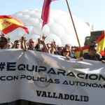 Manifestación de policías y guardias civiles en las calles de Valladolid