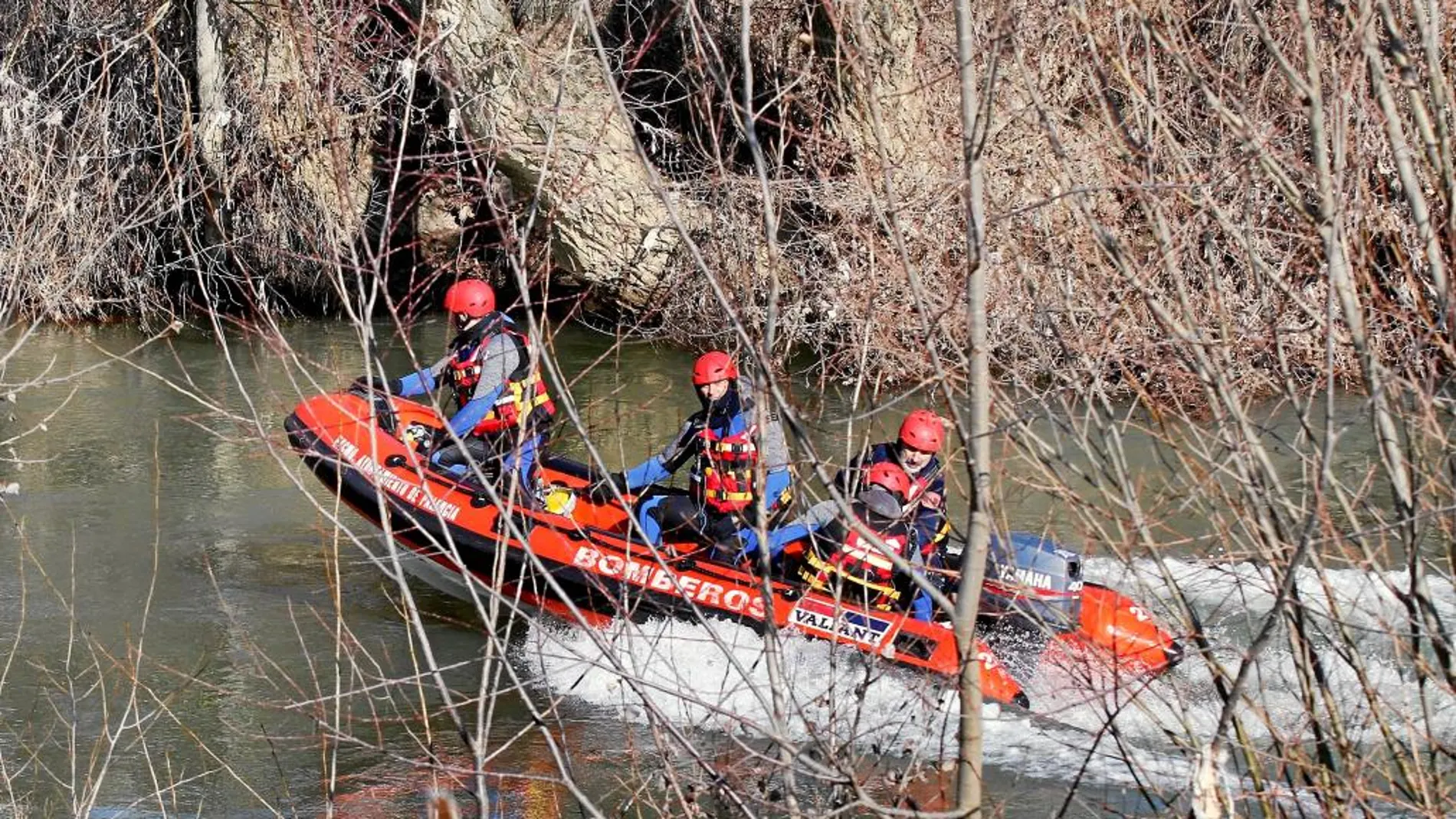Efectivos de los Bomberos de Burgos buscan al desaparecido