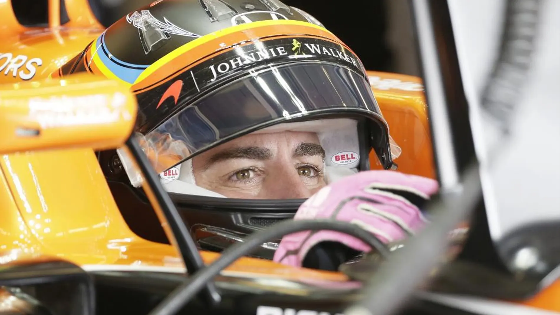 Fernando Alonso no pudo correr ni la mitad de la carrera / Reuters