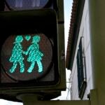 Semáforos «gay friendly» en el centro. La localidad gaditana de San Fernando estrenó el día 14 semáforos «inclusivos», que Carmena quiere copiar para el World Pride