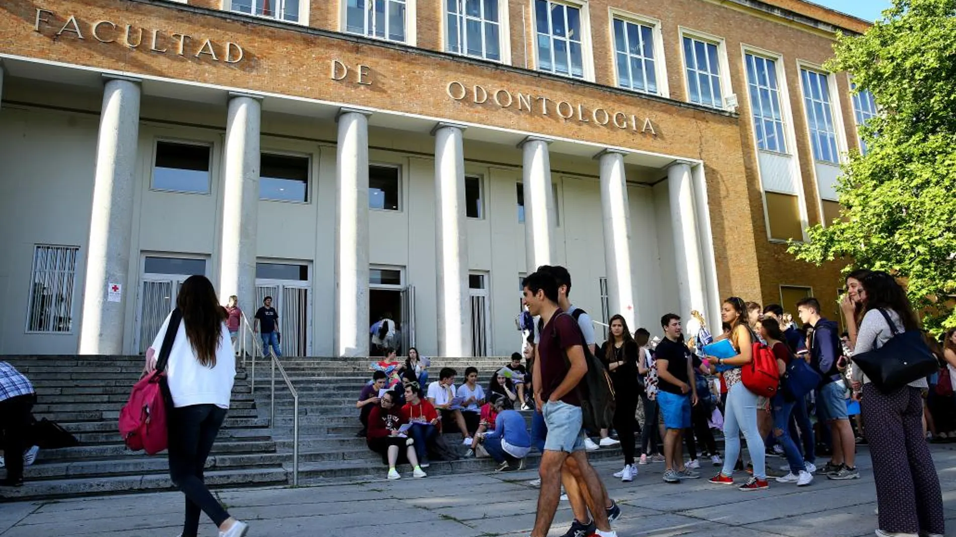 Las tasas universitarias bajan otros 100 euros