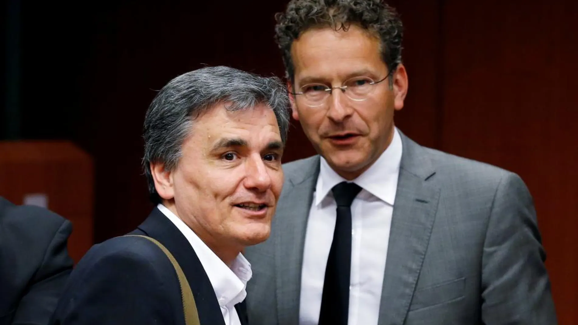 El presidente del Eurogrupo, Jeroen Dijsselbloem y el ministro de Finanzas de Grecia, Euclid Tsakalotos