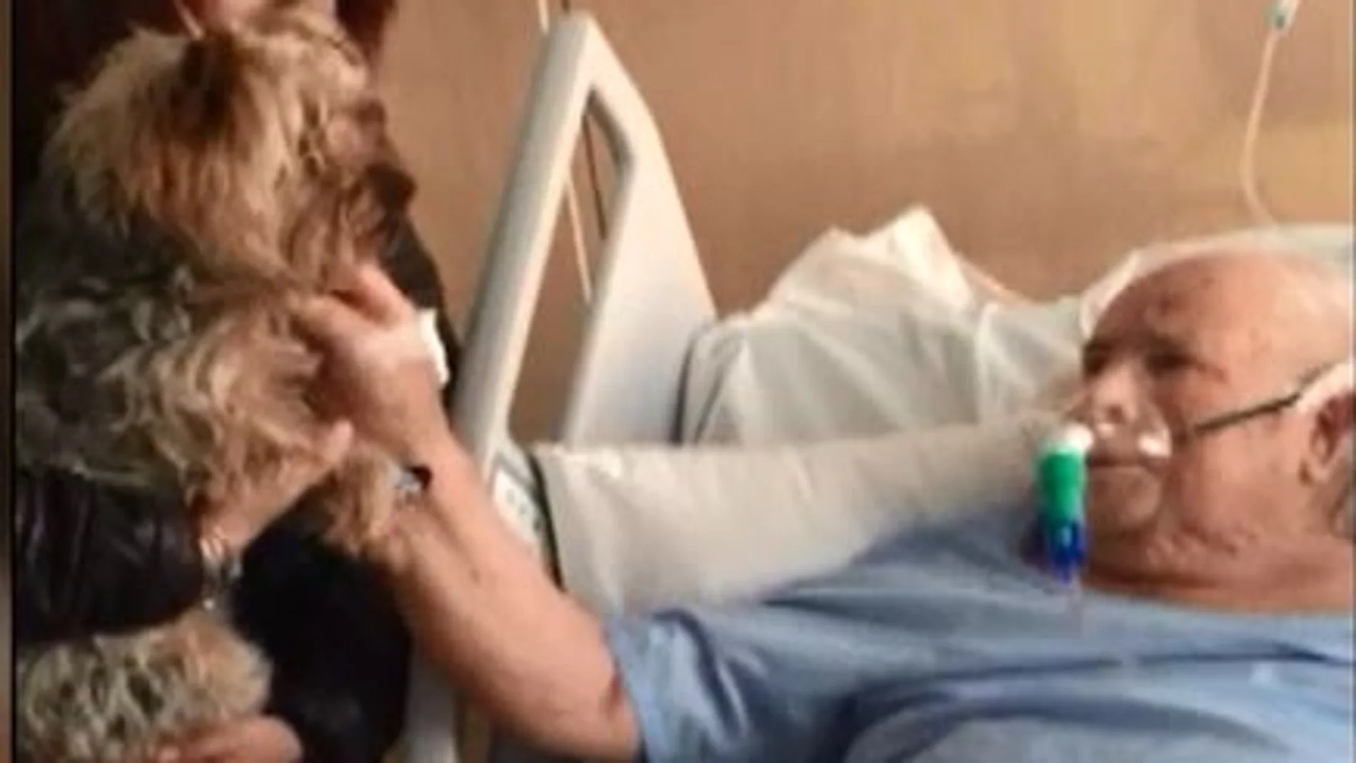 Alfonso y Balto durante su visita en el hospital