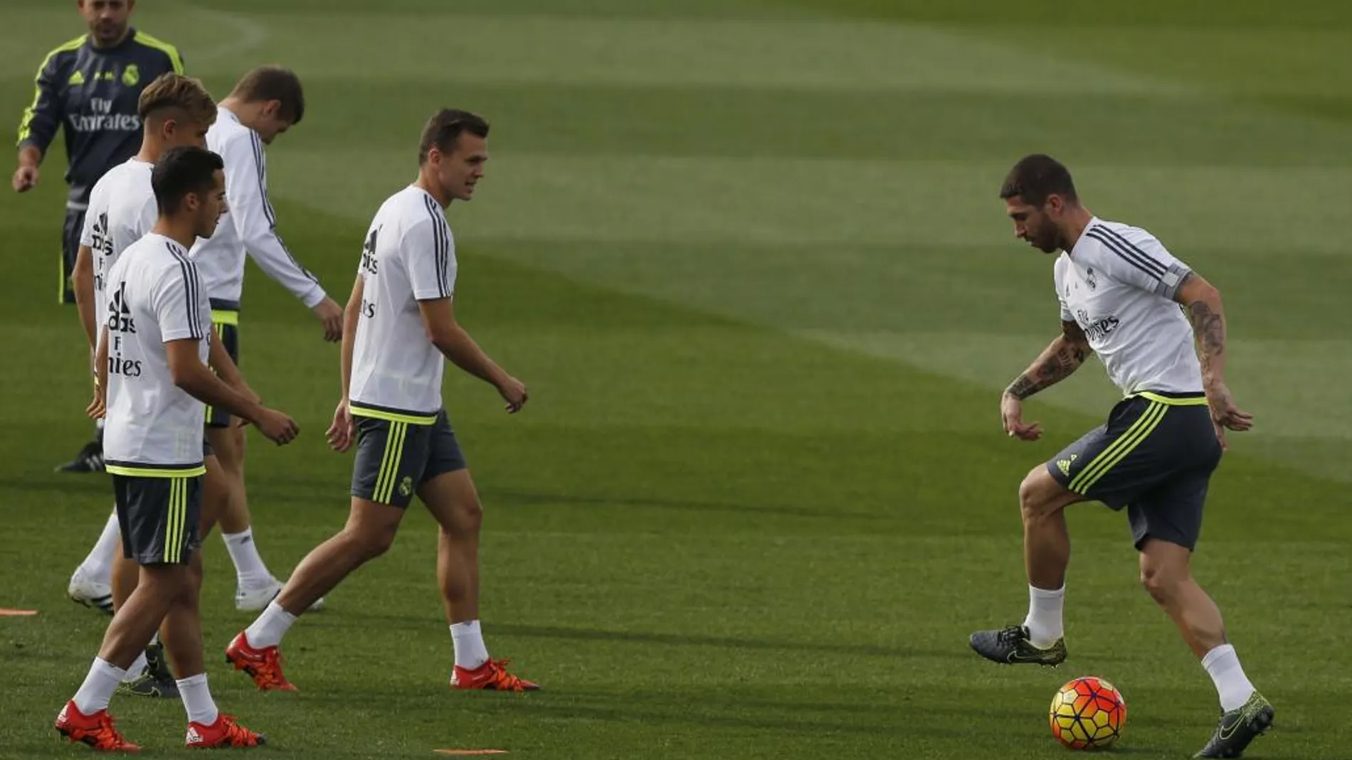 El defensa del Real Madrid Sergio Ramos, durante el entrenamiento efectuado esta tarde en las instalaciones de Valdebebas