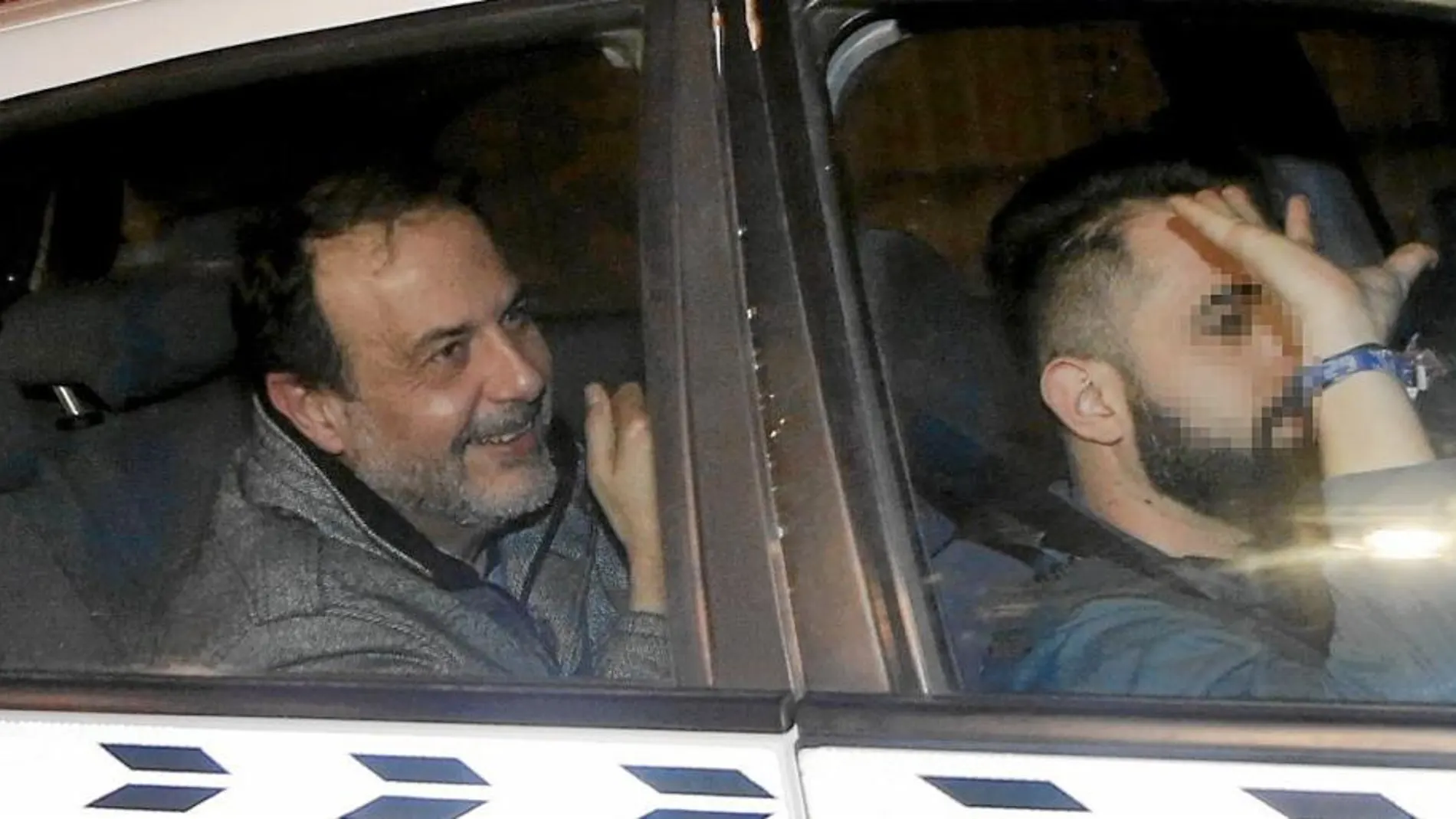 El ex responsable de la Fundación Jaume II el Just y ex marido de la ex concejala del PP María José Alcón, Vicente Burgos, uno de los detenidos en la «operación Taula», a su llegada ayer a la Ciudad de la Justicia de Valencia