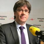 El presidente de la Generalitat, Carles Puigdemont, durante la entrevista en Catalunya Ràdio