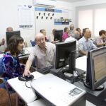 Un grupo de pensionistas de Soria participa en un proyecto para conocer las nuevas tecnologías