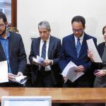Los grupos de la oposición presentaron ayer en el Registro del Congreso la primera iniciativa para llevar al Ejecutivo al TC