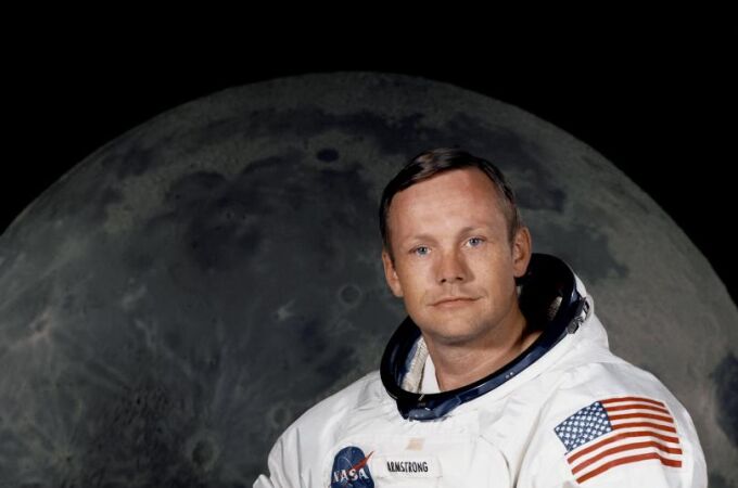 Neil Armstrong con el traje de la misión del Apolo XI