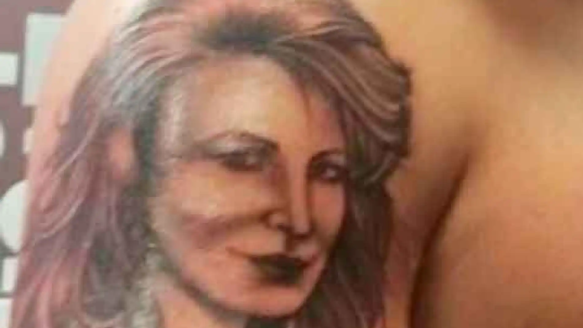 José Fernando se tatúa el rostro de su madre, Rocío Jurado