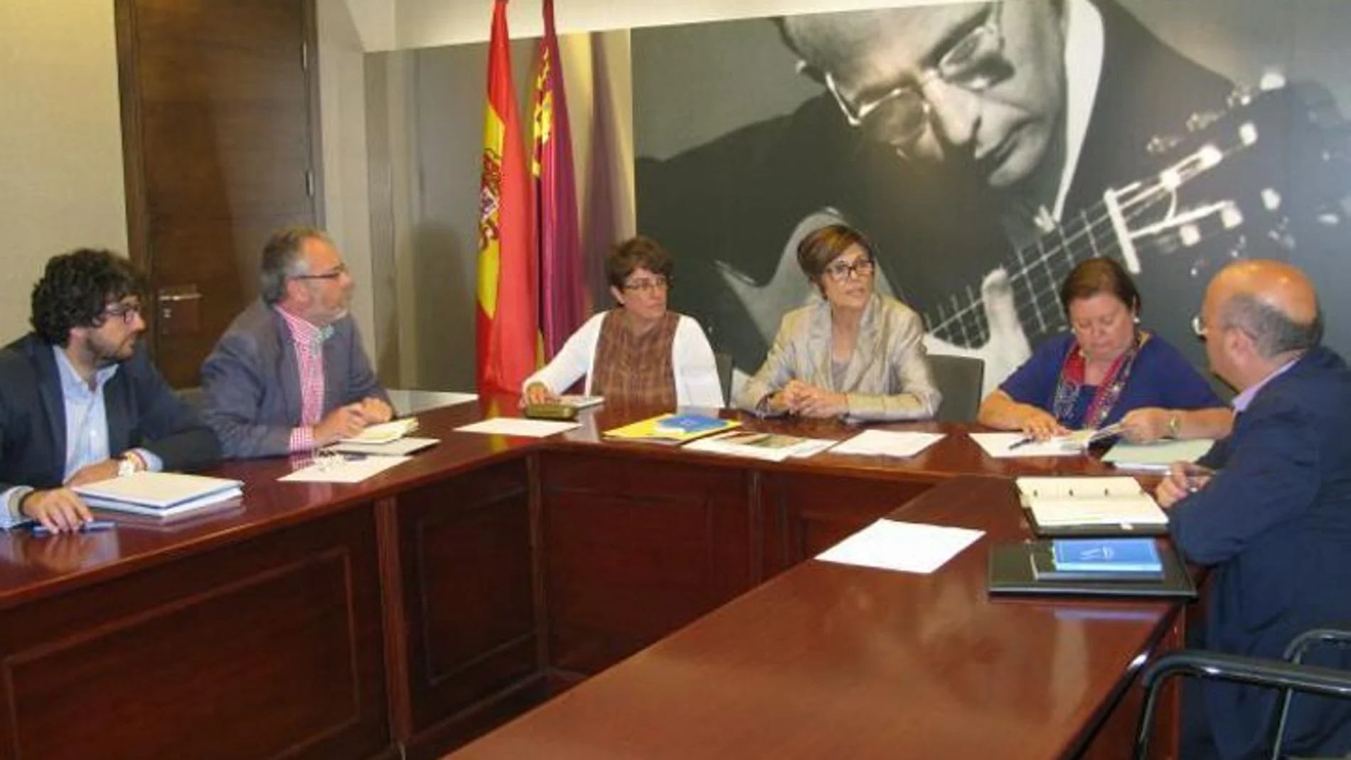 La mesa de la Cámara de la Asamblea Regional de Murcia, se reunió ayer en Cartagena