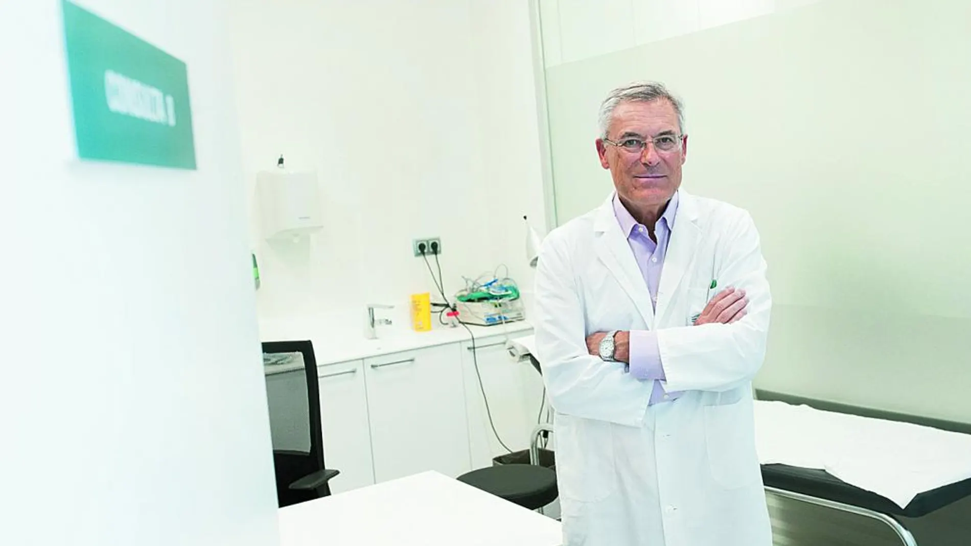 Carlos Guillén es Jefe del Servicio de Dermatología del Instituto Valenciano de Oncología (IVO)