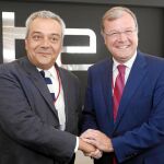 El secretario de Telecomunicaciones, Víctor Calvo-Sotelo, junto con el alcalde de León, Antonio Silván