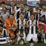 Los jugadores del Juventus, celebran el trinfo en la Copa de Italia