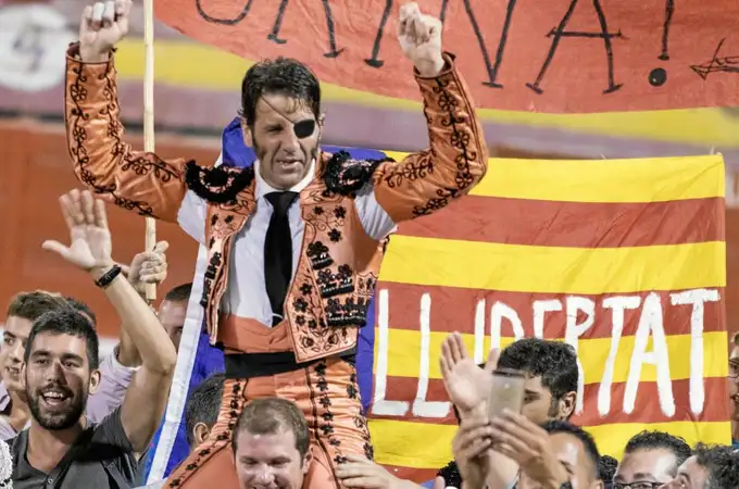 Padilla, a hombros al grito de ¡Libertad! Padilla, a hombros al grito de ¡Libertad!