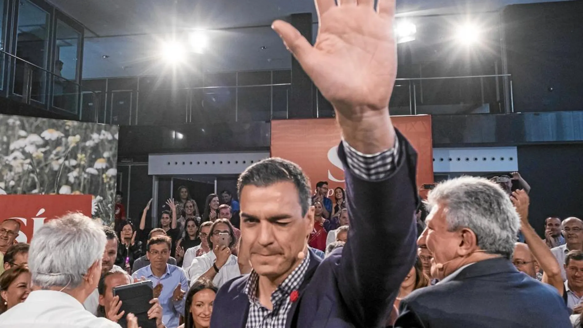 El líder del PSOE, Pedro Sánchez, el jueves en un acto en Canarias durante su precampaña en las islas