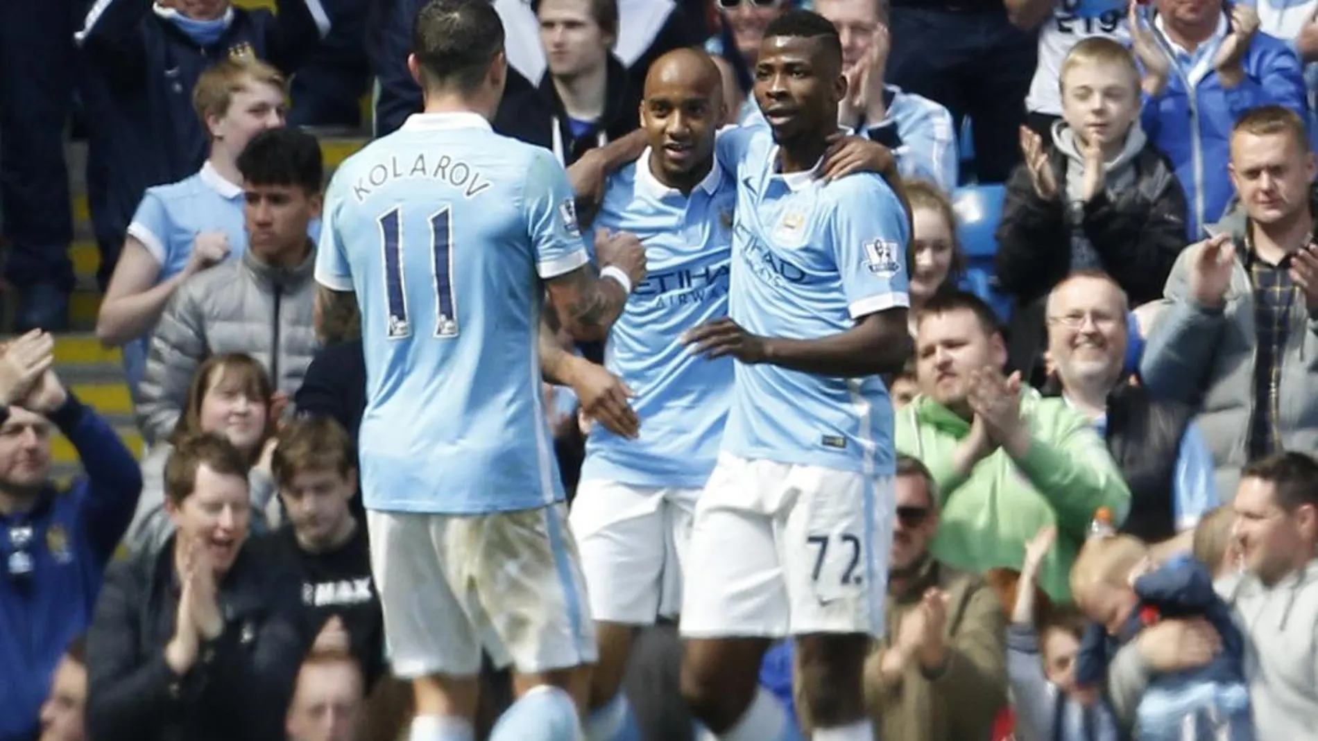 Los jugadores del Manchester City celebran el cuarto gol